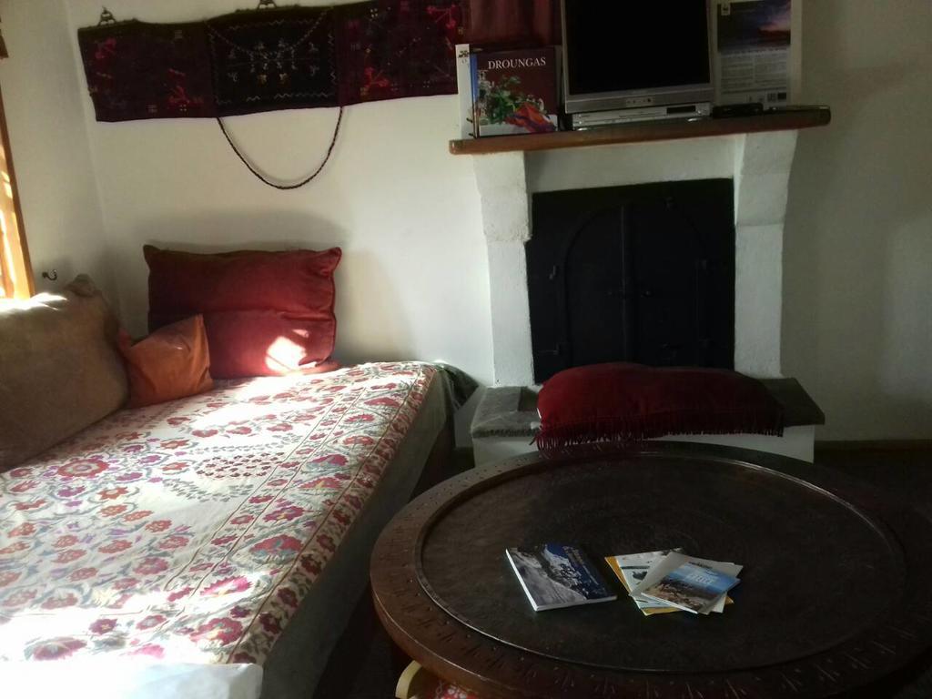 Traditional Rooms Karaouli Papigko Exterior photo